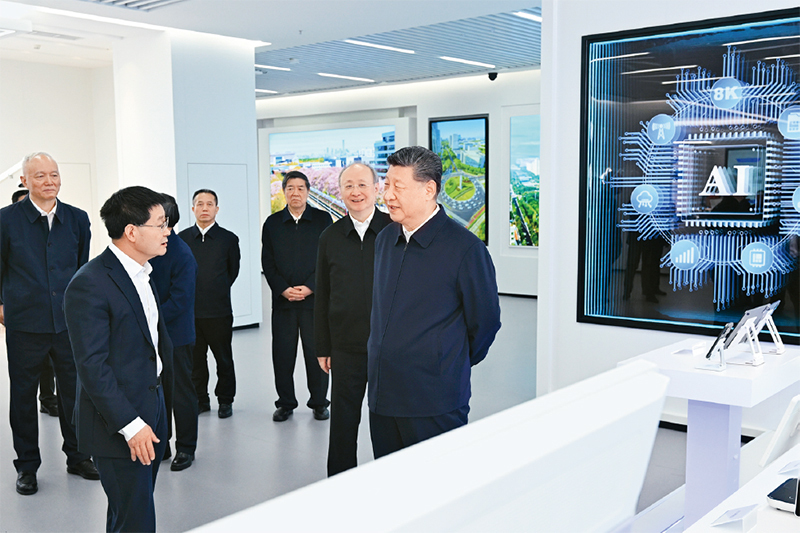 习近平：前瞻布局和开展未来产业